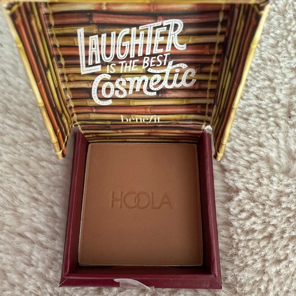 NWT Hoola mini bronzer and Benefit mini retractable brush